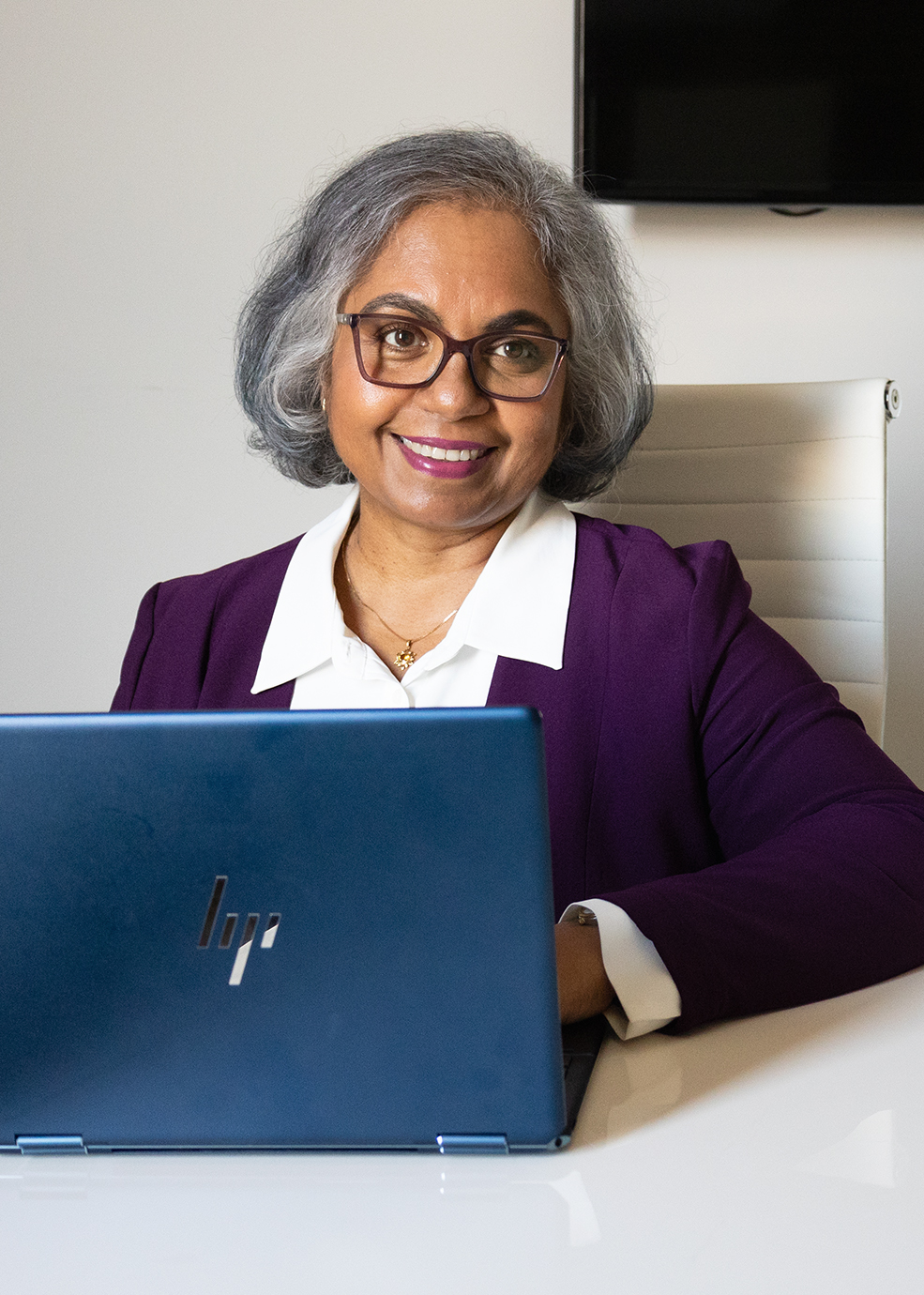 Headshot of Elizabeth Hesp providing coaching and consulting services